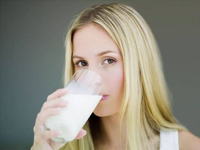 Bị xuất huyết dạ dày có nên uống sữa không