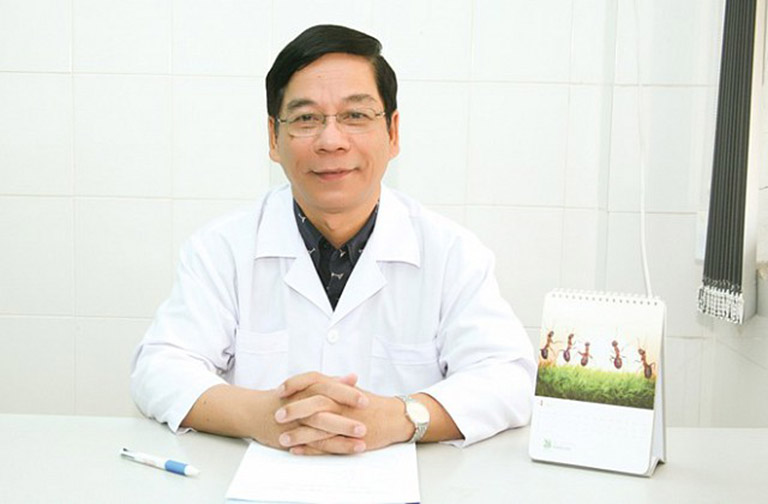 Bác sĩ Huỳnh Huy Hoàng chữa viêm da cơ địa