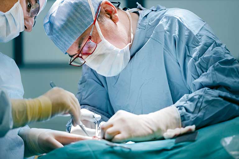 Phẫu thuật thay toàn bộ khớp háng được chỉ định cho các trường hợp mắc bệnh nặng